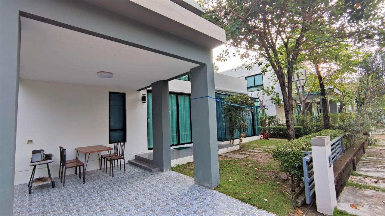 Вилла Family House @ Casa Seaside Rayong Бан-Чак-Пхай Экстерьер фото