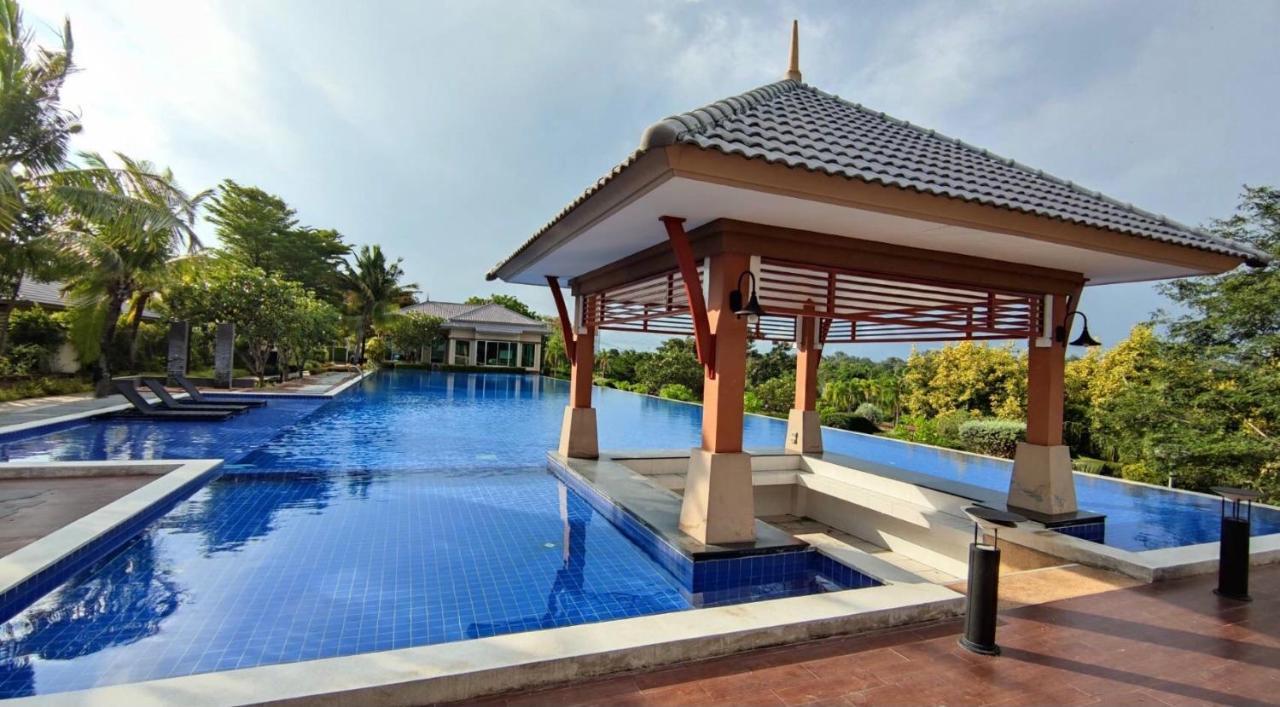 Вилла Family House @ Casa Seaside Rayong Бан-Чак-Пхай Экстерьер фото